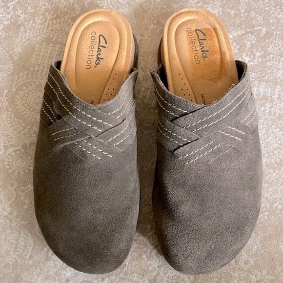 Brand New Clarks Genuine Suede Slip On Clogs Dark Olive Brynn Comfort Slide Mule - Picture 2 of 16
